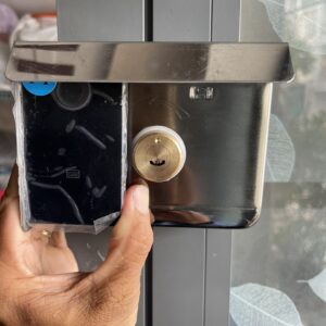 z4779107394538_522da2bf4044f7b983a235aa10dc9a34.jpg Khoá cửa cổng điện tử có vân tay 4 in 1 GOLDLOCK