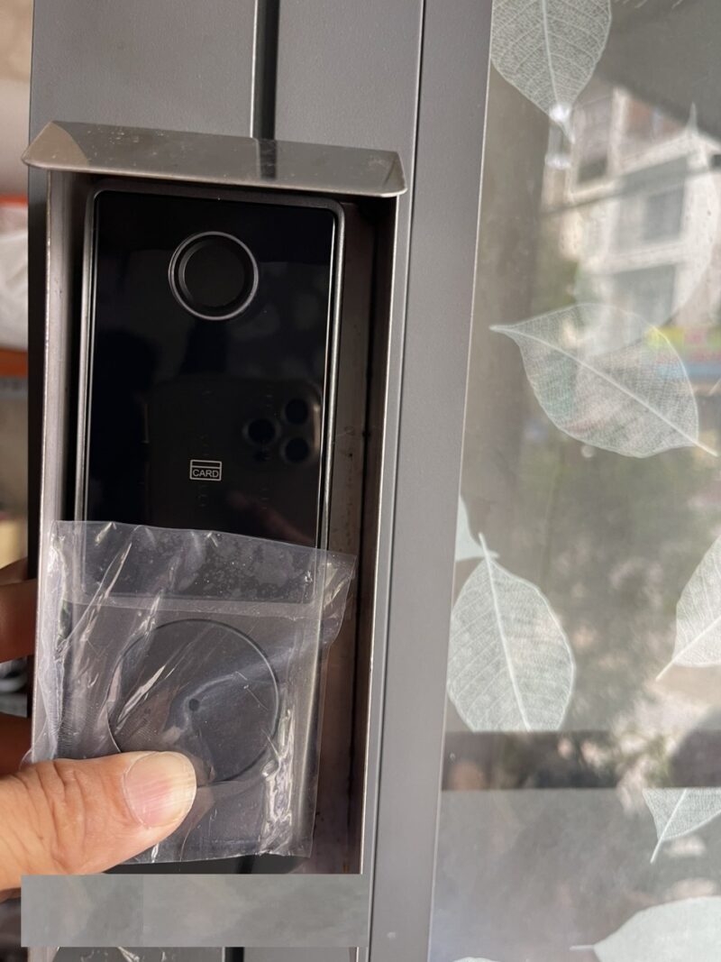 z4779108555167_e41d91f345d98c8f8a9ae49505d50439.jpg Khoá cửa cổng điện tử có vân tay 4 in 1 GOLDLOCK